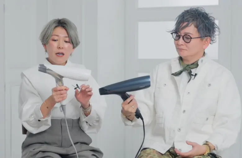 監修した美容師2名がドライヤーを検証する様子